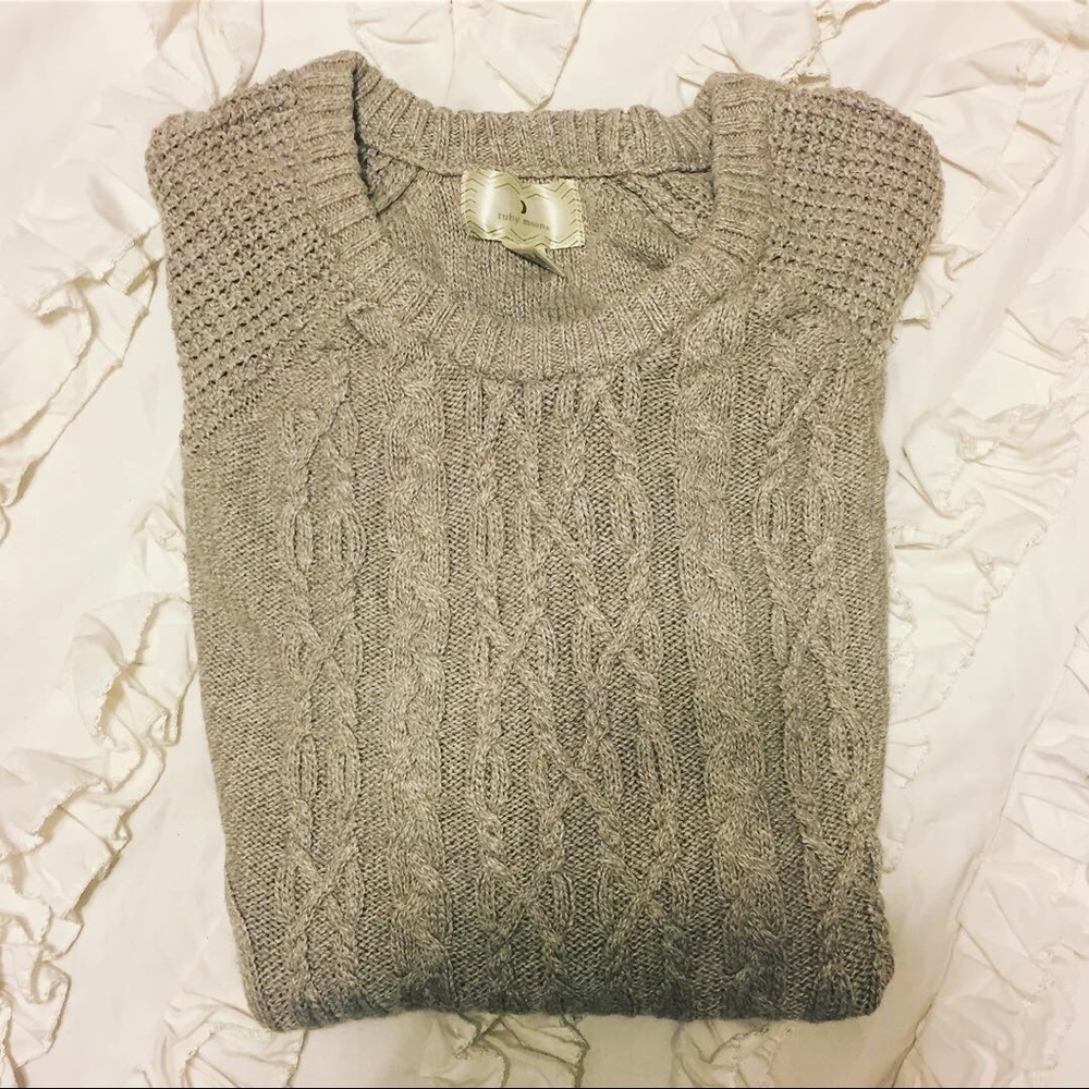Pullover sweater